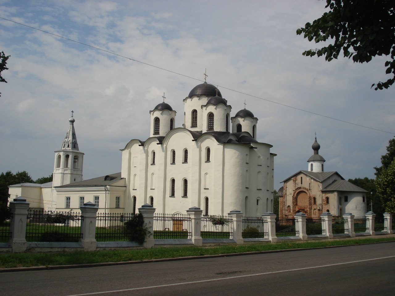 Новгородский музей заповедник. Великий Новгород Новгородский музей-заповедник. Музей заповедник Великий Новгород. Заповедники Великого Новгорода.